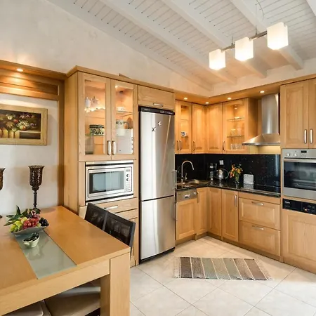 Apartment Elegant With Sea View In | 93 Sqm