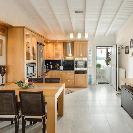 Elegant With Sea View In | 93 Sqm Neos Marmaras