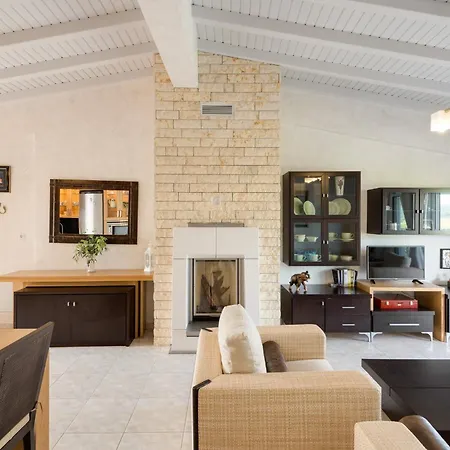 Elegant With Sea View In | 93 Sqm Apartment Neos Marmaras