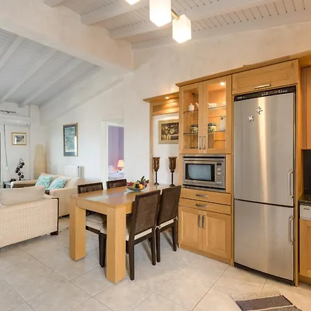 Elegant With Sea View In | 93 Sqm Apartment *